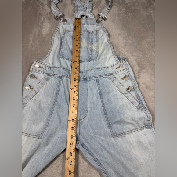 Gap Denim Bleached Wash Light Blue Jean Cropped Raw Hem Cotton Overalls Size XS - Picture 10 of 16